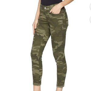 New LEVI'S Women's 711 Skinny Ankle, pants Jeans camo size 0